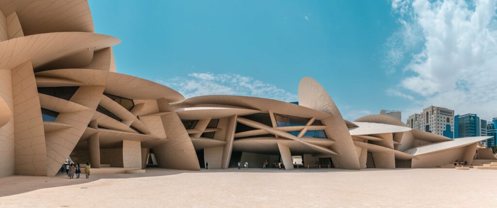 يعد متحف قطر الوطني من اشهر معالم  قطر 