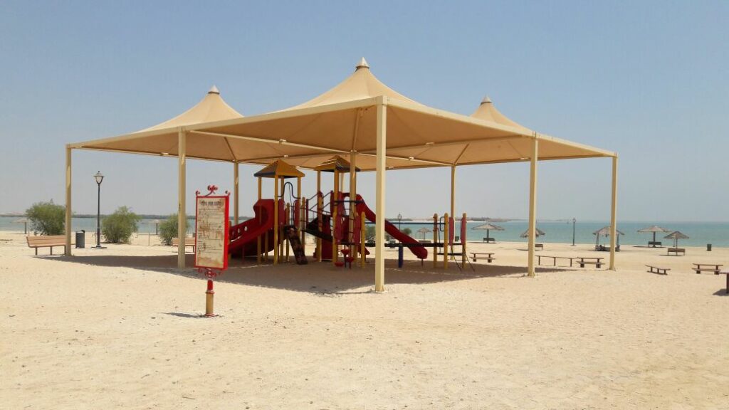 شاطئ الفركية احد أبرز الشواطئ في قائمة شواطئ قطر.