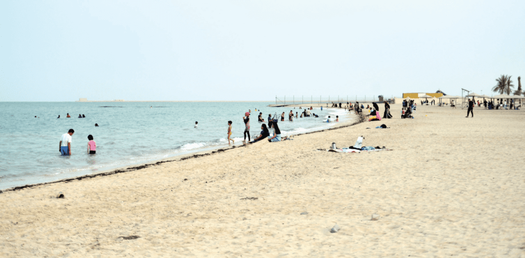 شاطئ الوكرة للعائلات من أفضل الأماكن في قطر للعائلات.