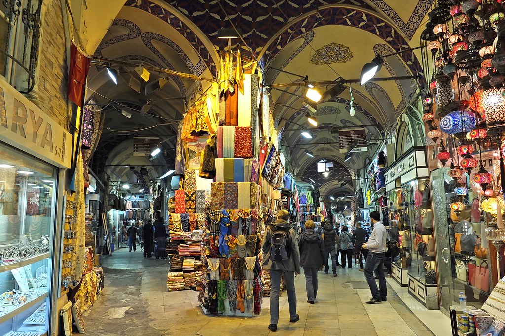 سوق امينونو أرخص أسواق إسطنبول.