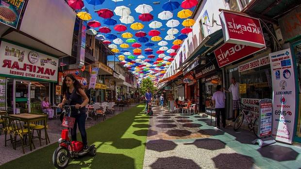 سوق كاديكوي إسطنبول ارخص سوق ملابس في إسطنبول 