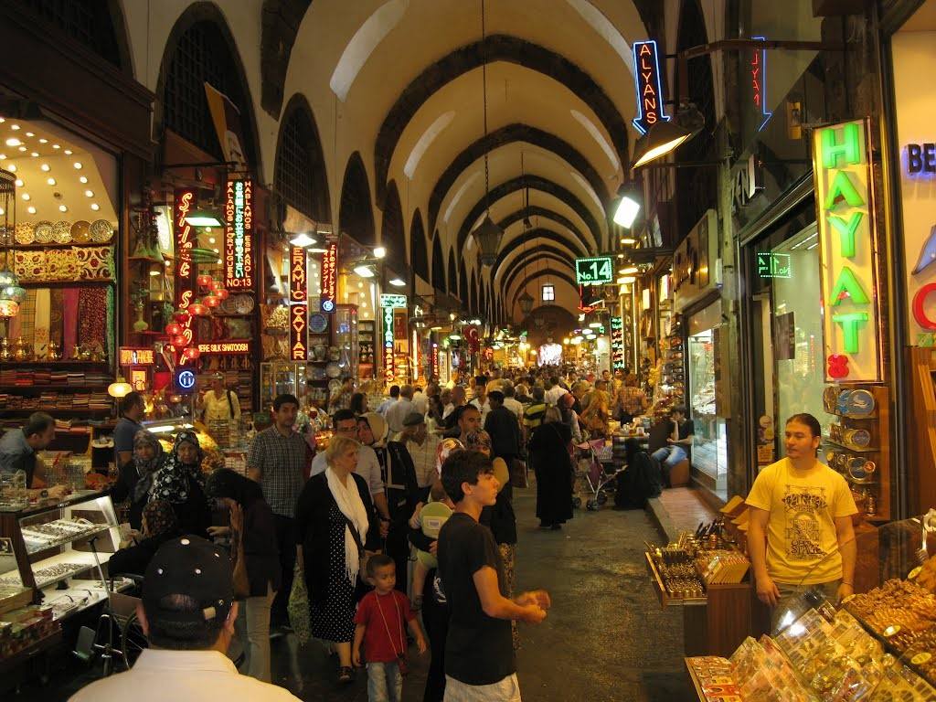 سوق امينونو أحد أفضل أسواق إسطنبول الشعبية
