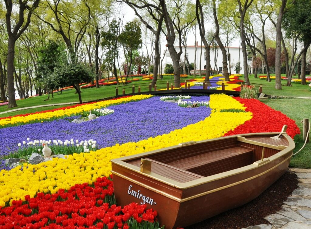 تعد حديقة اميرجان جنة الزهور في إسطنبول وهي من أجمل حديقة في إسطنبول.