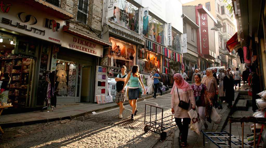 سوق محمود باشا من أهم أسواق إسطنبول