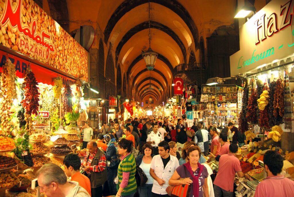 بازار الاحد في إسطنبول من أهم البازارات في إسطنبول
