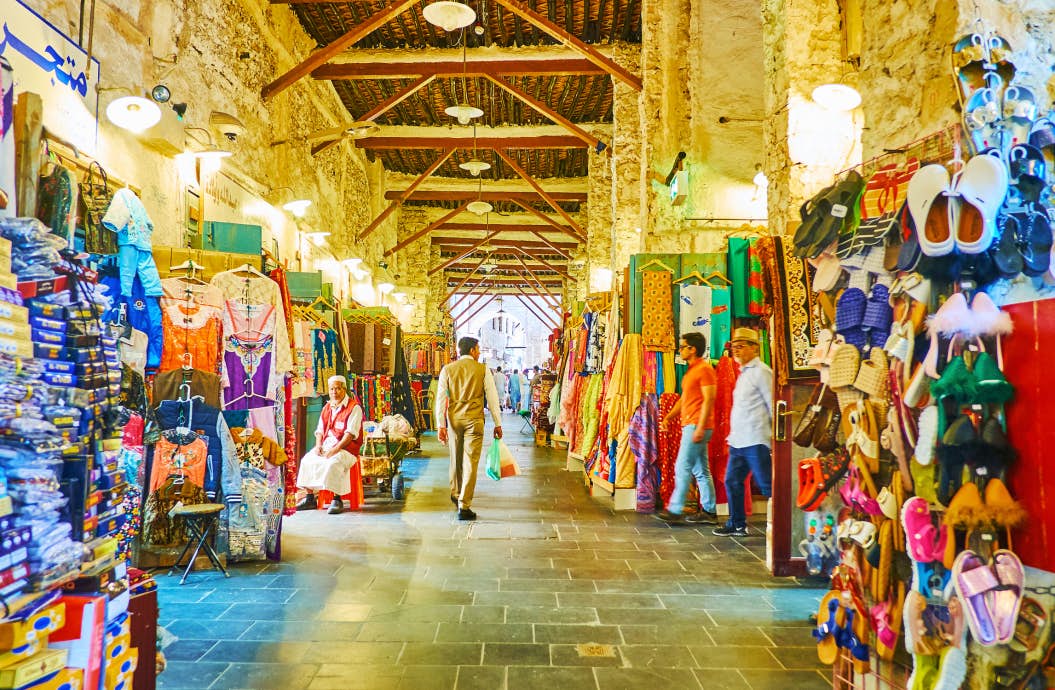 سوق واقف من أجمل أماكن سياحية في قطر للعرسان