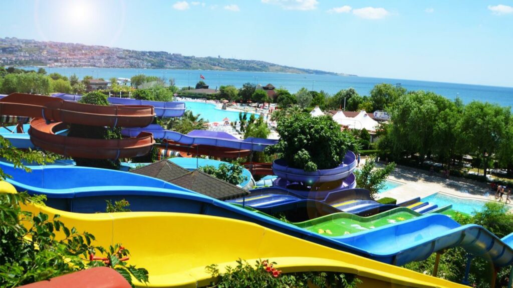 تُعتبر اكوا مارينا إسطنبول أشهر حديقة مائية في إسطنبول.