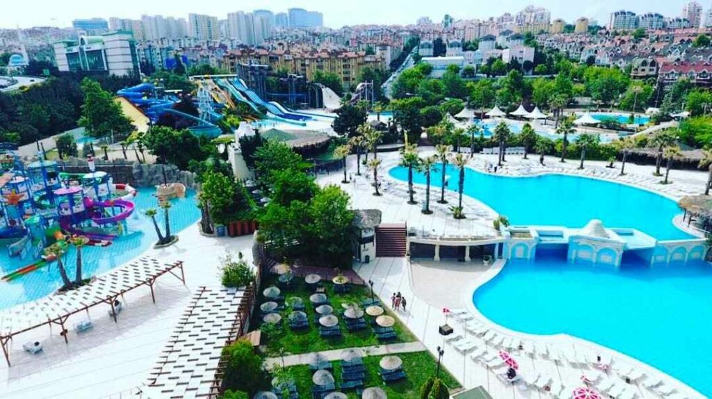 اكوا دولفين إسطنبول أفضل حديقة مائية في إسطنبول.