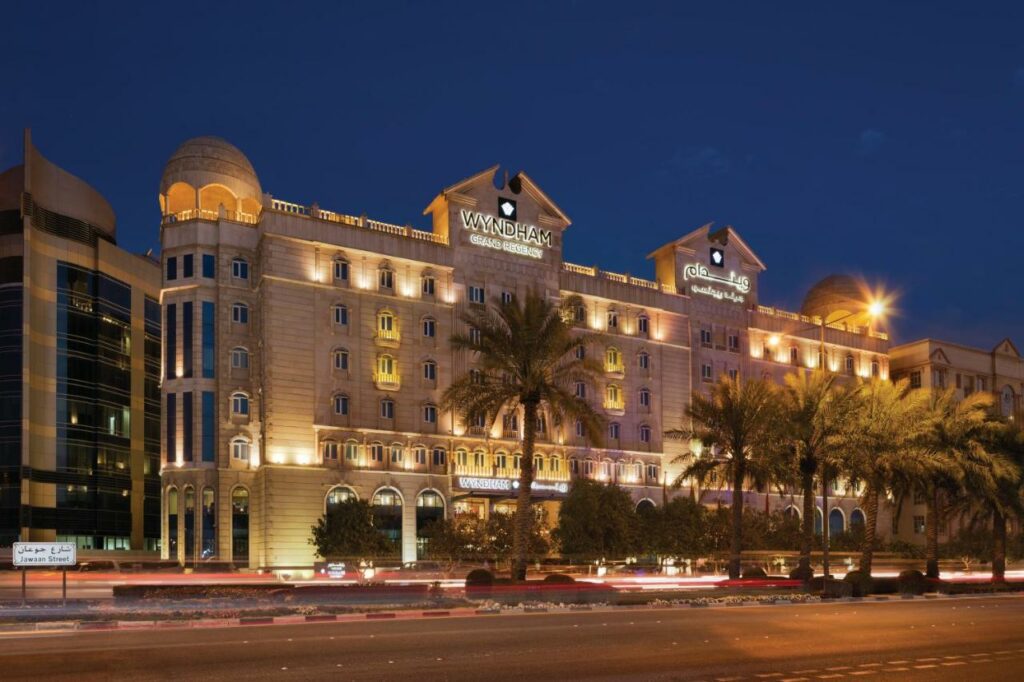 يعتبر فندق ويندام جراند ريجنسي الدوحة من أفضل فنادق السد.
