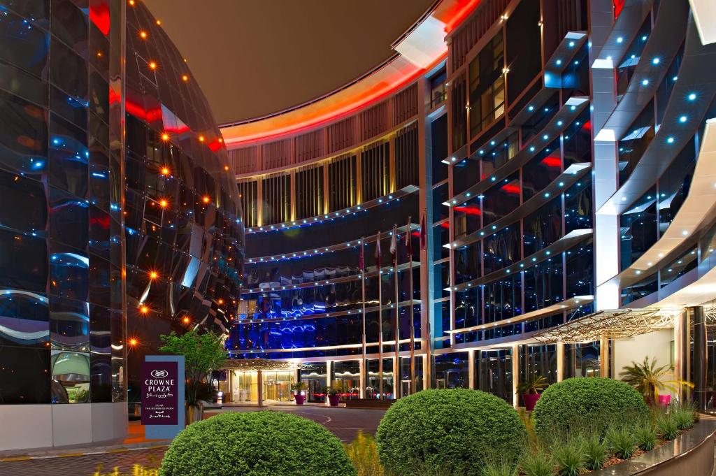 فندق كراون بلازا بزنس بارك قطر تحفة معمارية من ضمن فنادق قريبة مطار الدوحة