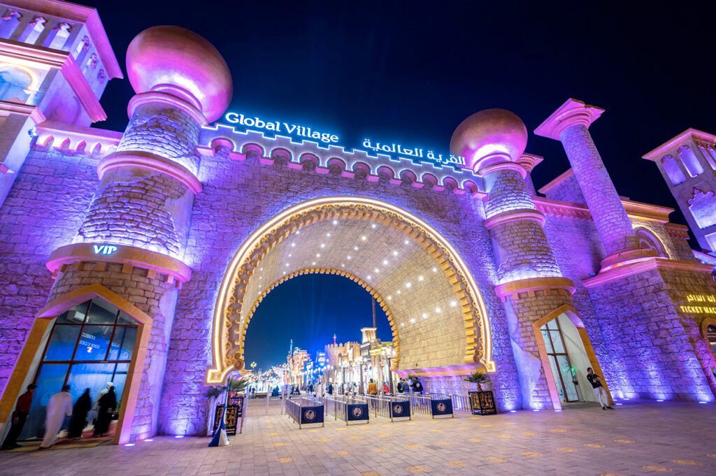 القرية العالمية معالم سياحية في دبي