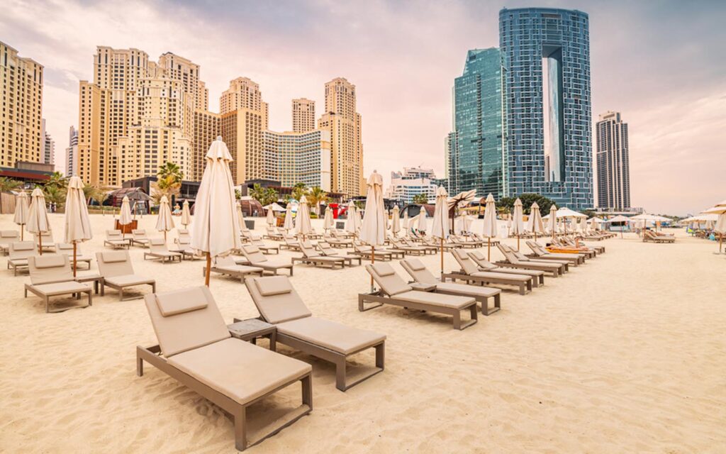 شاطئ جي بي ار أفضل شاطئ للسباحة في دبي