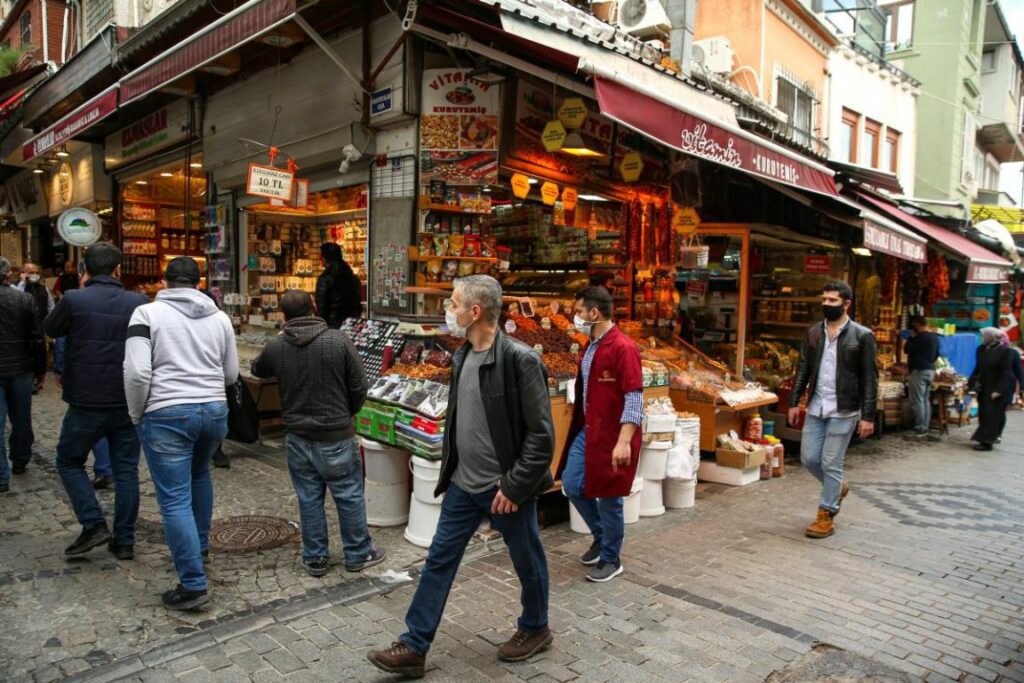 سوق امينونو يعد من أفضل أسواق إسطنبول