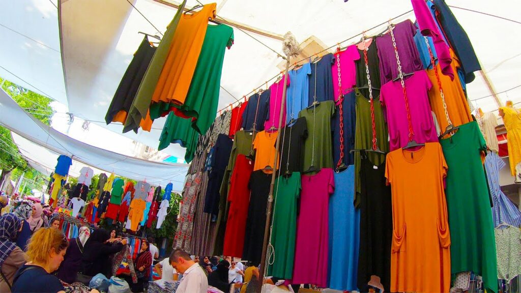 يعتبر سوق الفاتح إسطنبول (سوق كارسامبا) من أفضل الأسواق الشعبية في إسطنبول.