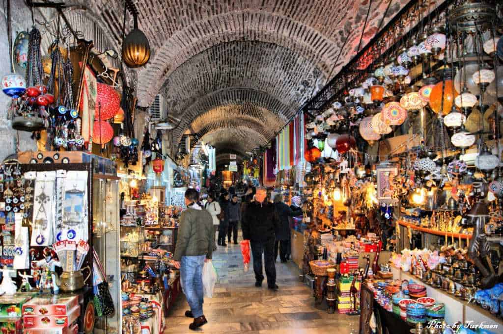 يُعد سوق لالالي من أشهر أسواق إسطنبول.