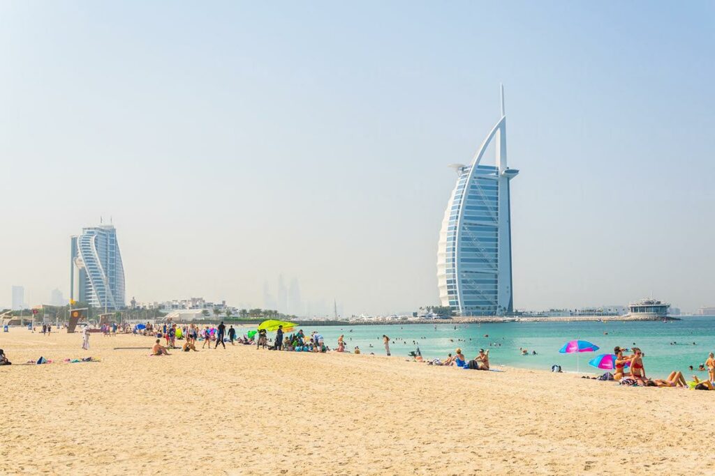 شاطئ جميرا المفتوح أجمل الشواطئ في دبي