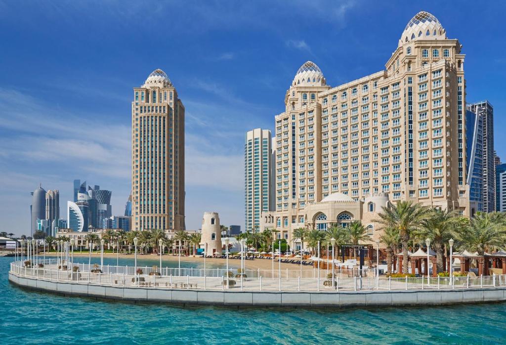فندق فور سيزونز الدوحة واحدٌ من أفخم فنادق قطر 