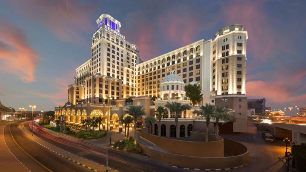 فندق كمبنسكي أحد أرقى وأفخم فنادق الإمارات مول