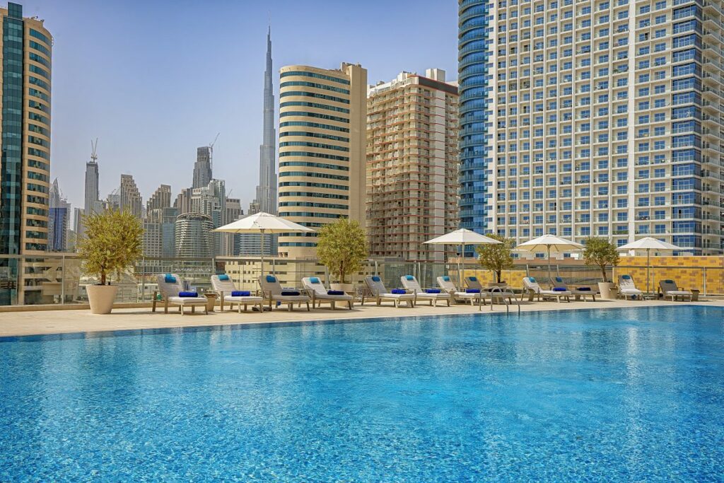 فندق وبرج شيراتون خور دبي ويعد من أفضل فنادق ديرة دبي