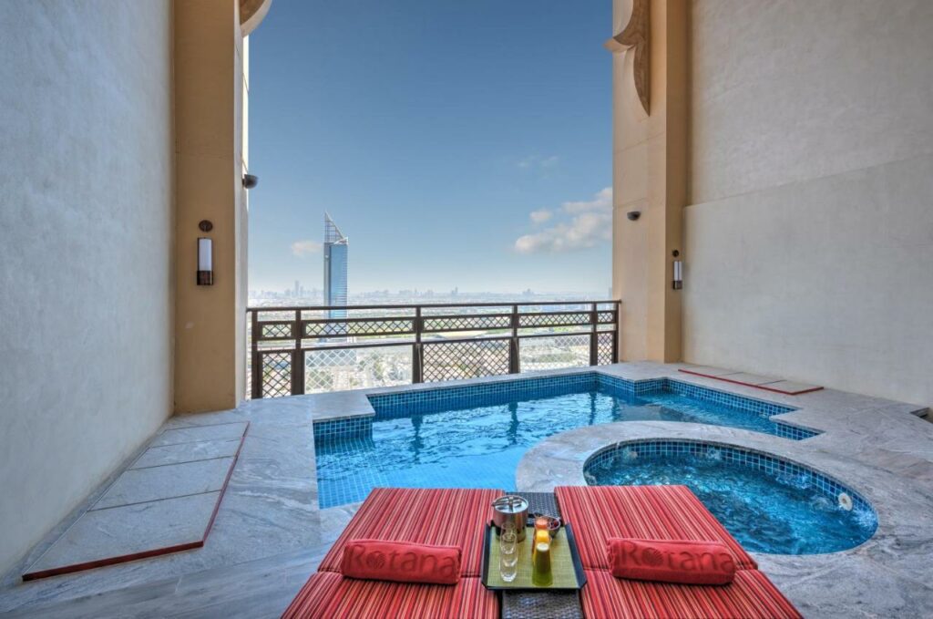 أرجان من روتانا أفضل فنادق دبي مع مسبح خاص رخيصة.