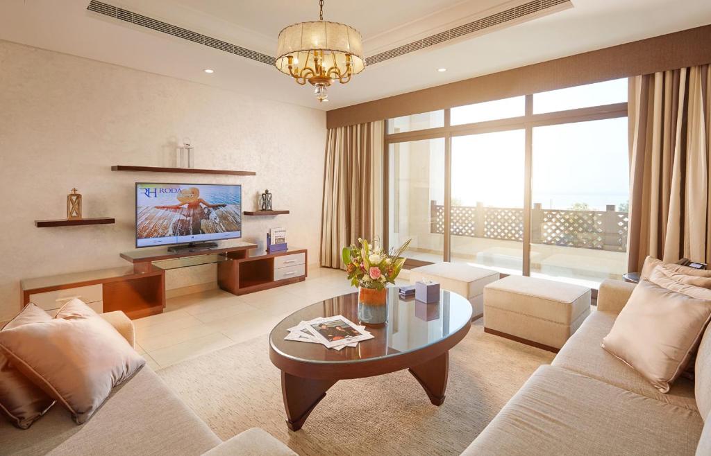 فندق ومنتجع روضة بيتش احد أرخص الفنادق في دبي جميرا
