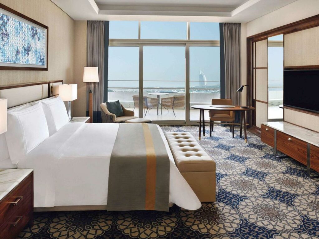 جراند بلازا موفنبيك دبي أحد فنادق 5 نجوم في دبي
