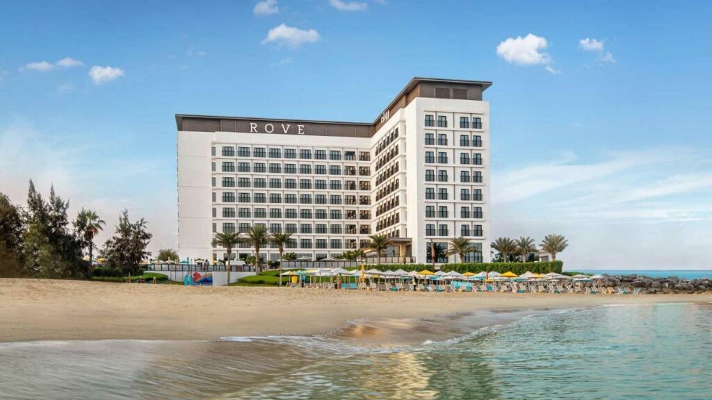 فندق روف لا مير هو فندق فاخر من فنادق جميرا دبي.