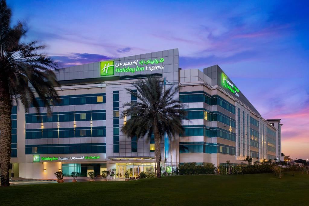 فندق هوليداي إن اكسبرس مطار دبي من أفضل فنادق دبي رخيصة ونظيفة.
