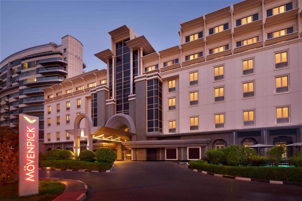 فندق موڤنبيك بر دبي من أفخم فنادق دبي للشباب.