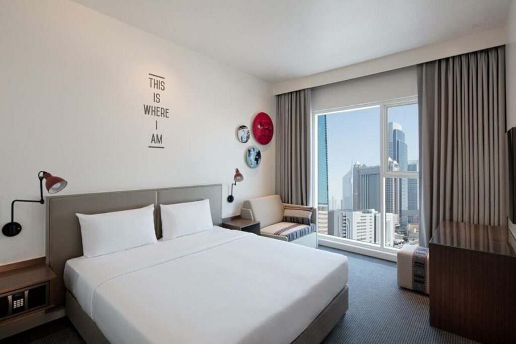 فندق روف تريد سنتر ذو موقع مثالي في مدينة دبي وأحد أفضل فنادق دبي شارع الشيخ زايد