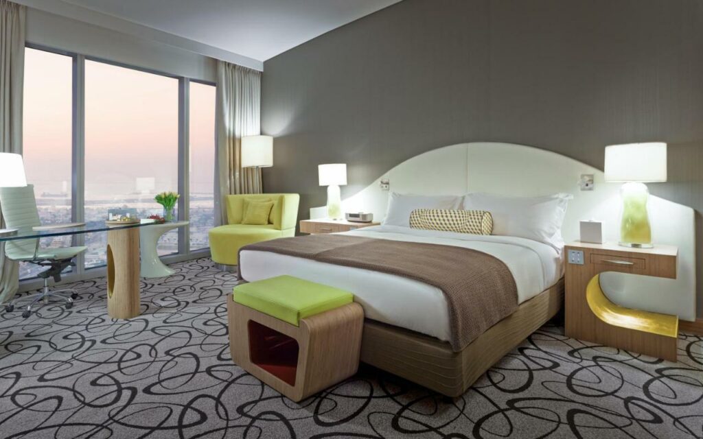 فندق سوفيتيل داون تاون دبي يوفر إقامة راقية ومُريحة، فهو افخم فنادق شارع زايد دبي

