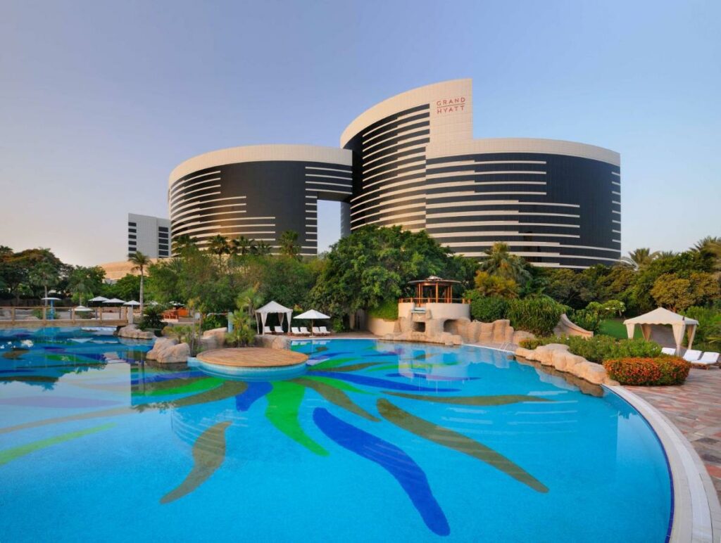 فندق جراند حياة دبي من أفضل فنادق عائلية في دبي.
