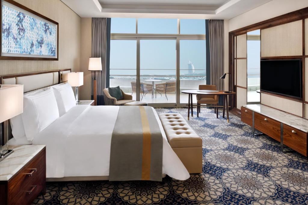 يعد فندق جراند بلازا موفنبيك دبي واحد من أفضل فنادق شارع الشيخ زايد دبي
