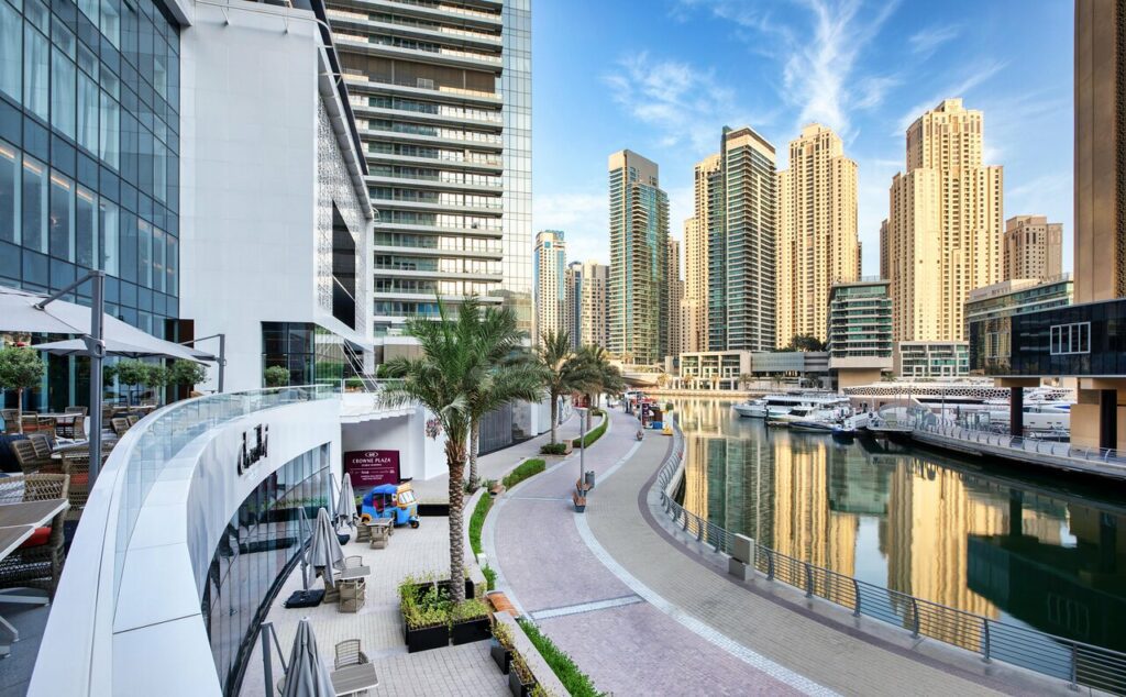 كراون بلازا دبي مارينا يعد أشهر وأفضل فنادق عائلية في دبي