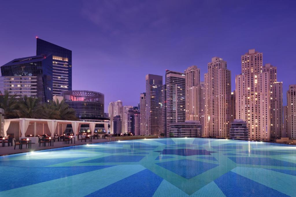 فندق العنوان مارينا دبي من أفضل فنادق دبي للعوائل