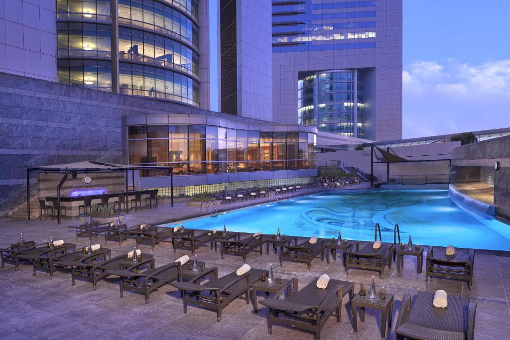فندق ابراج الإمارات من أحلي فنادق في دبي 