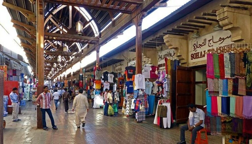 سوق ديرة المغطى واحد من أرخص أسواق دبي
