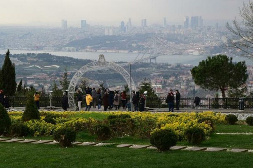 تُعد حديقة تل العرائس إسطنبول من أجمل حدائق في إسطنبول آسيا،