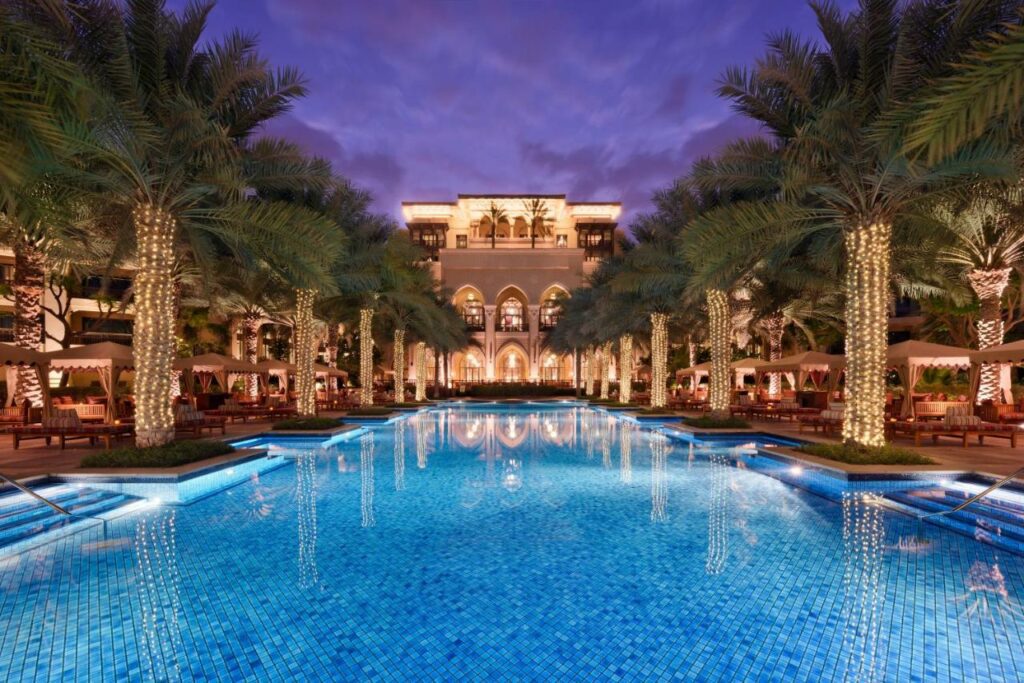 فندق بالاس وسط المدينة يتميز بكونه من سلسلة العنوان دبي.