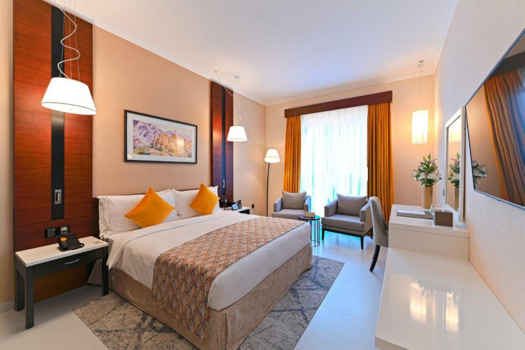 من أشهر فنادق البرشاء في دبي هو فندق تايم اسما.
