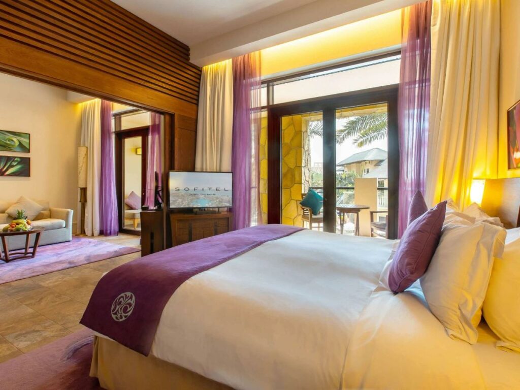 فندق سوفتيل النخلة من ضمن فنادق فيها العاب مائية في دبي. 