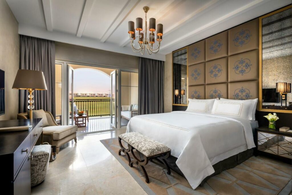 منتجع و فندق الحبتور بولو دبي يصنف ضمن أفضل شاليهات في دبي مع مسبح خاص. 