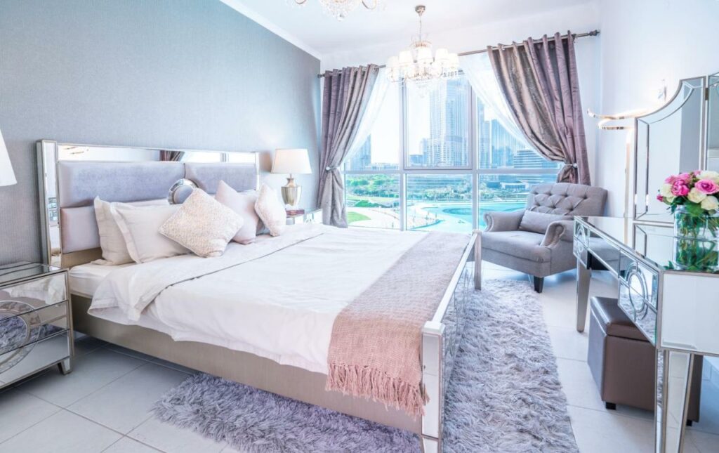 يقدم اليت رويال دبي شقق فندقية في داون تاون دبي.