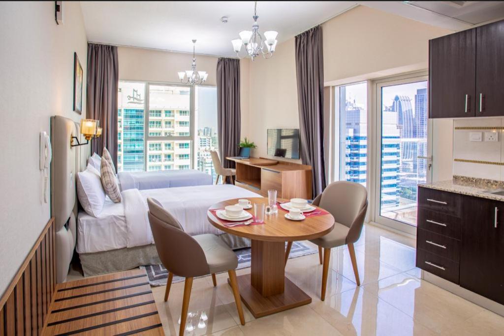 يعد فندق رويال ريجنسي سويتس مارينا أحد أفخم فنادق دبي مارينا.