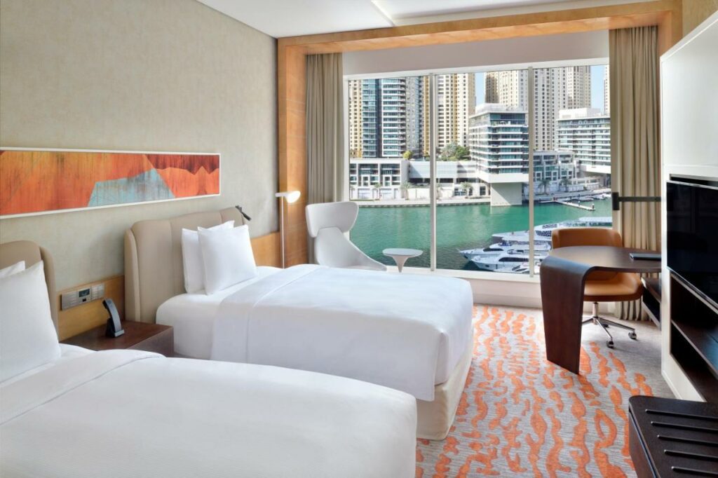 يعد فندق كراون بلازا دبي مارينا أحد أفخم فنادق دبي مارينا.