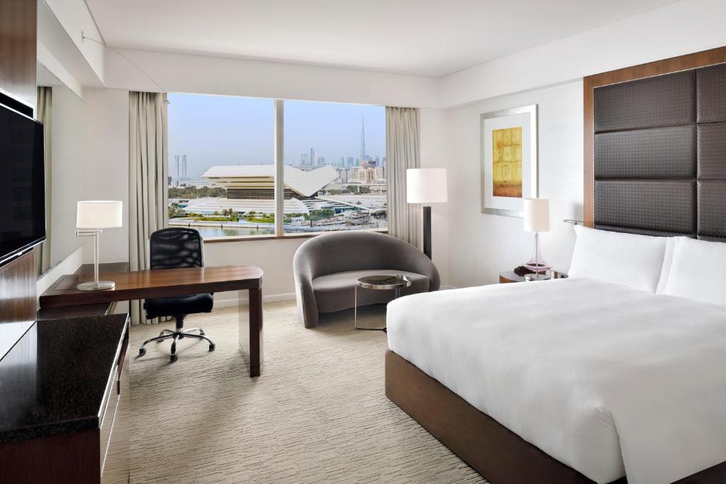 من أفضل فنادق قريبة من فستيفال سيتي دبي هو كراون بلازا دبي فيستيفال سيتي.
