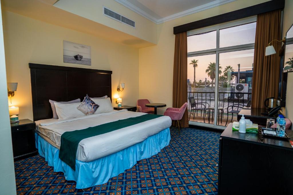 فندق رويال برستيج دبي أحد فنادق دبي على البحر رخيصة.