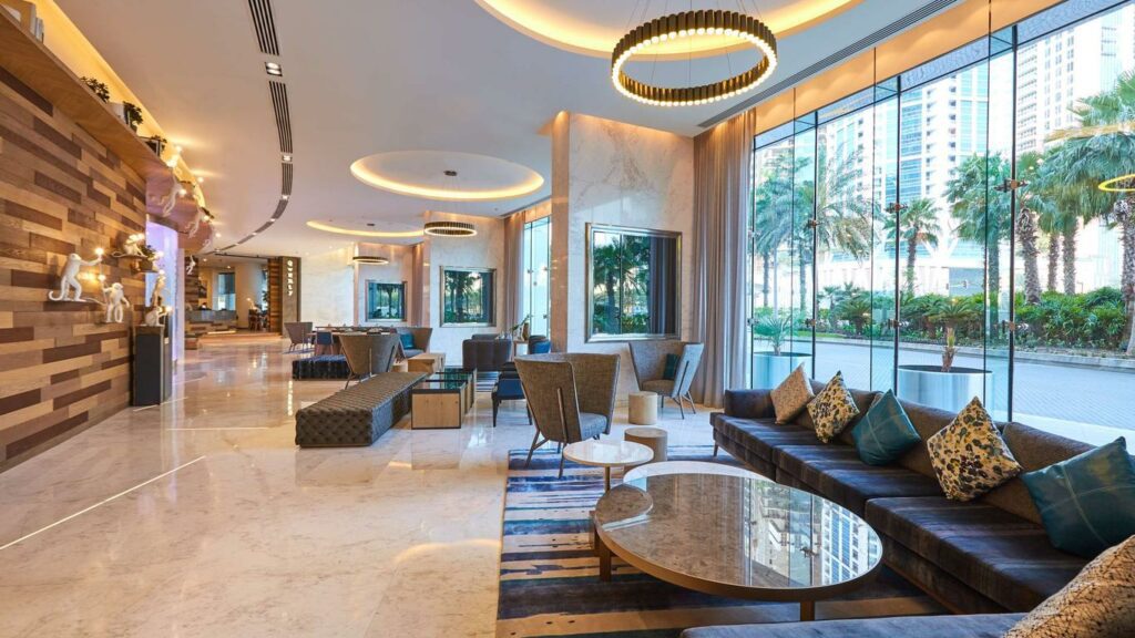 فندق ميديا ون دبي يحتوى الفندق على مسبح خارجي كبير وجيم على أعلى مستوى.