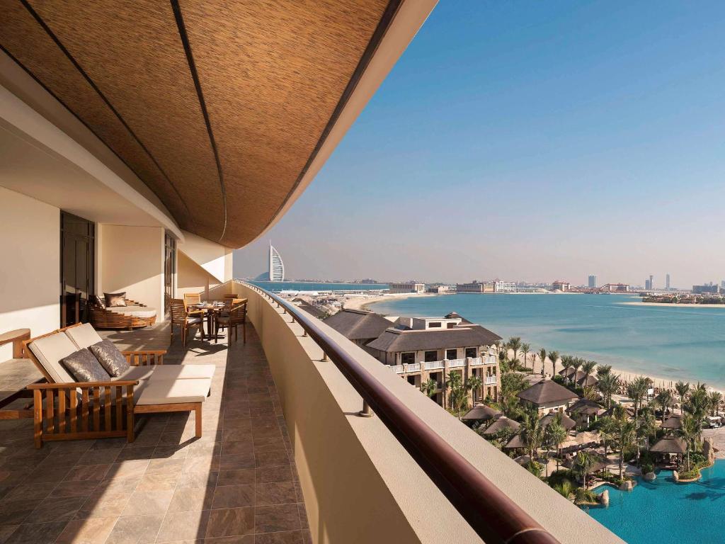 من أجمل منتجعات دبي عالبحر هو منتجع و فندق سوفتيل النخلة.
