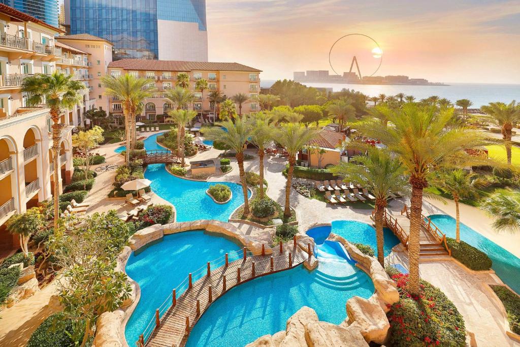 منتجع و فندق ريتز كارلتون دبي جميرا يعد من أفخم منتجعات دبي للعرسان